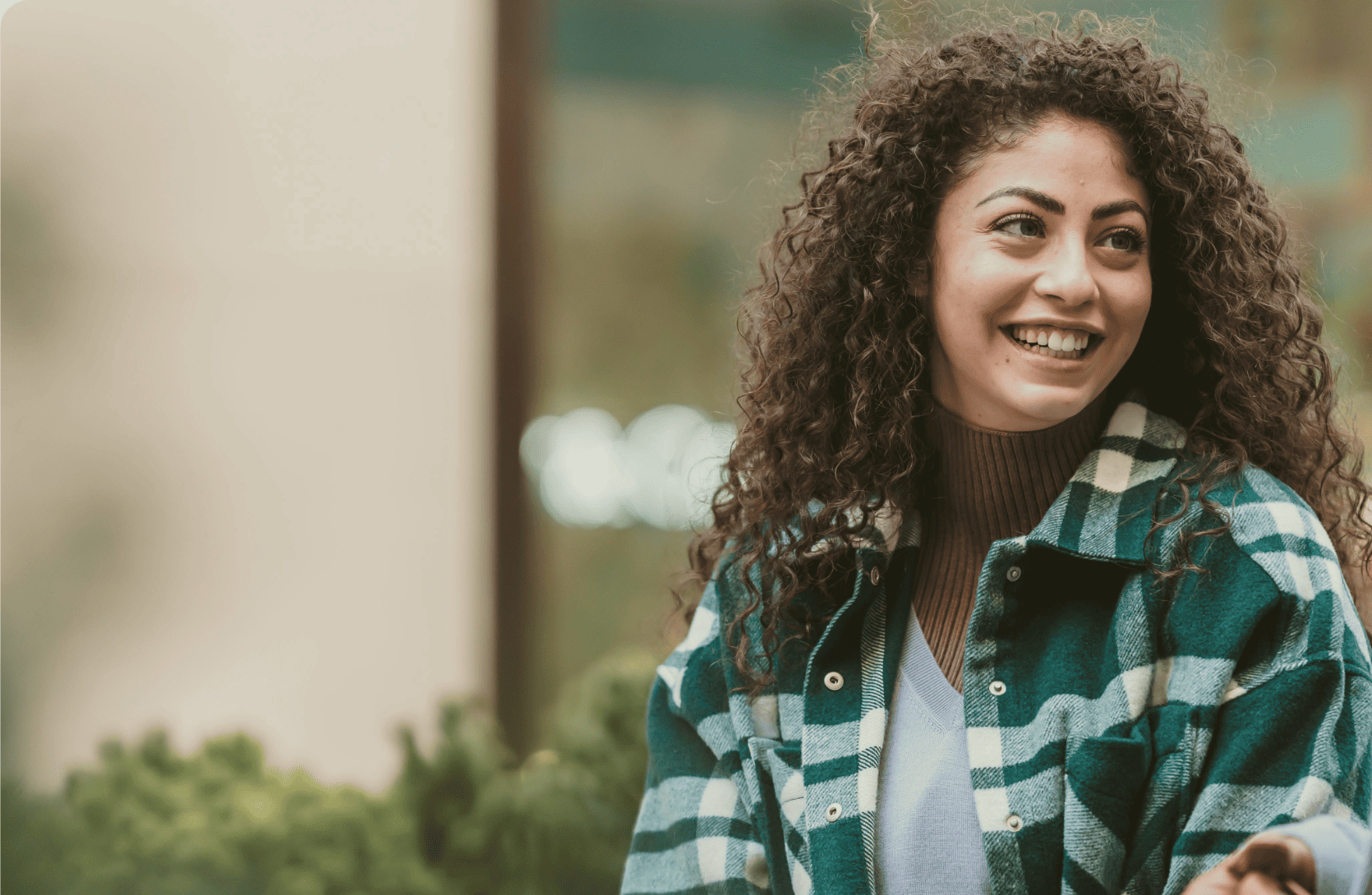 chica sonriendo, Cuentas y Tarjetas