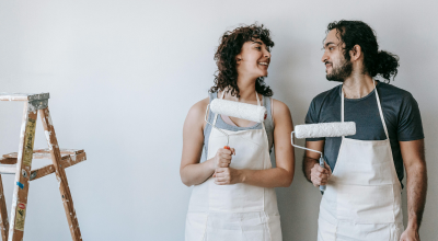 Pareja de obras en casa