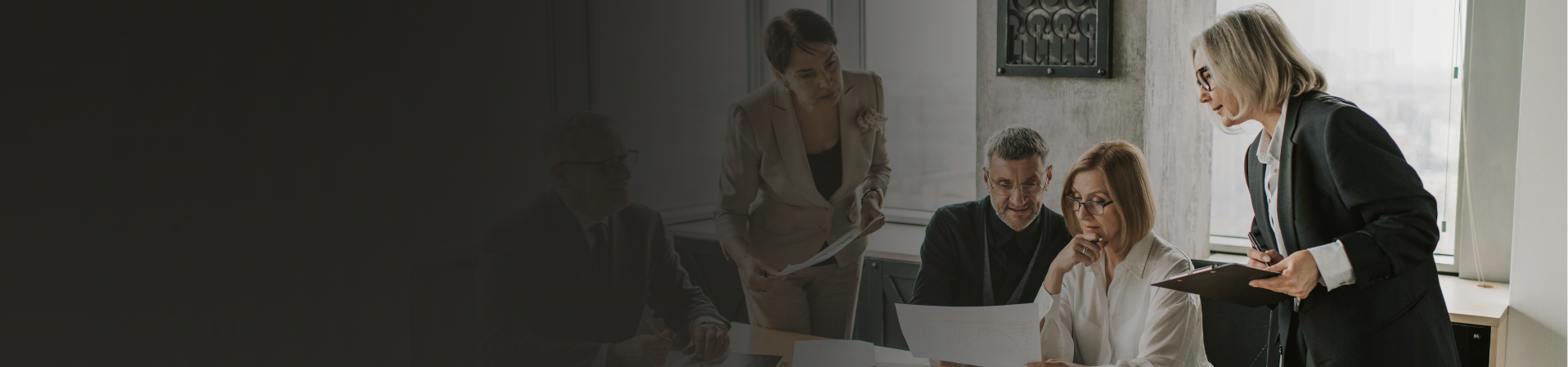 Equipo trabajando en la oficina