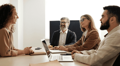 grupo de personas trabajando