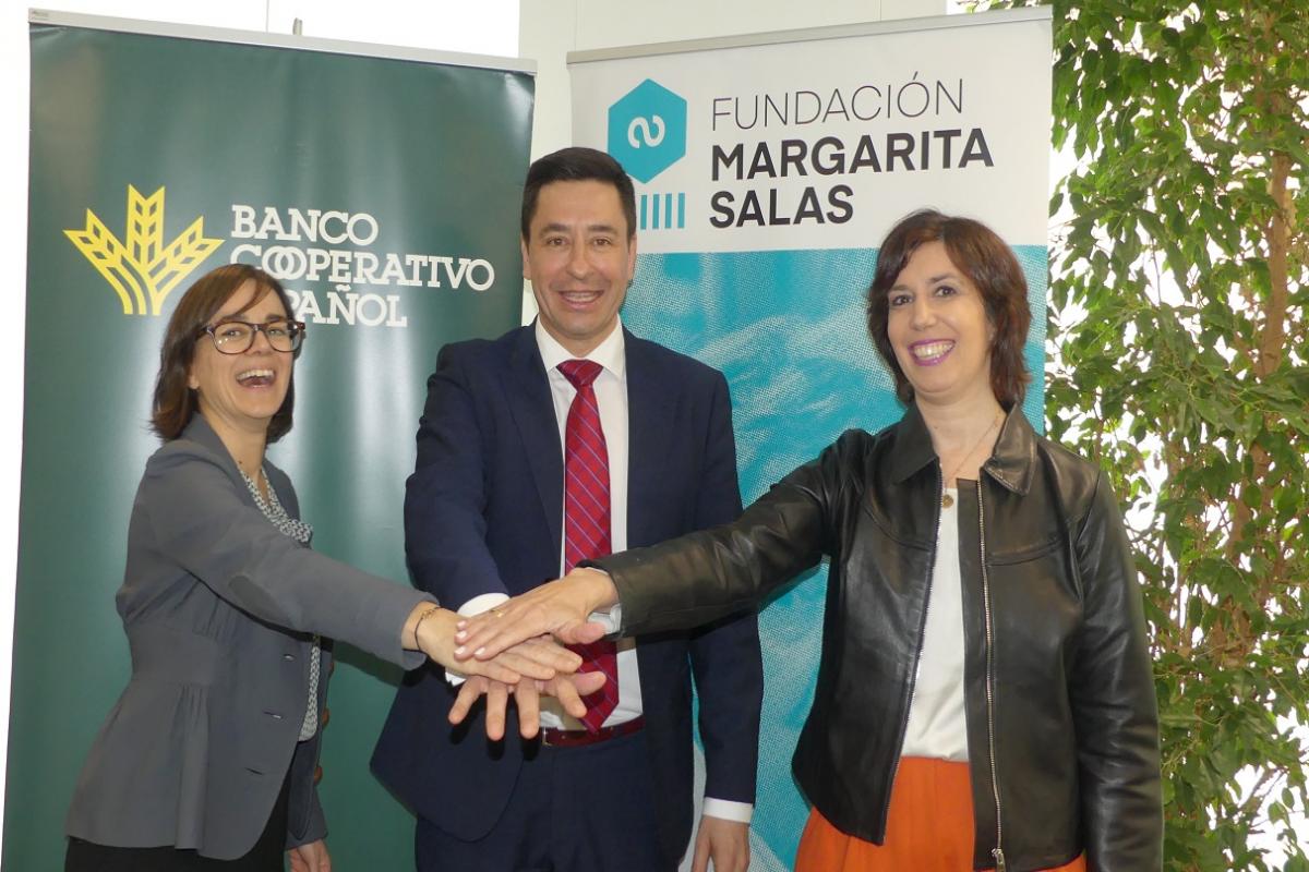 Representantes de Banco Cooperativo Español y Fundación Margarita Salas 