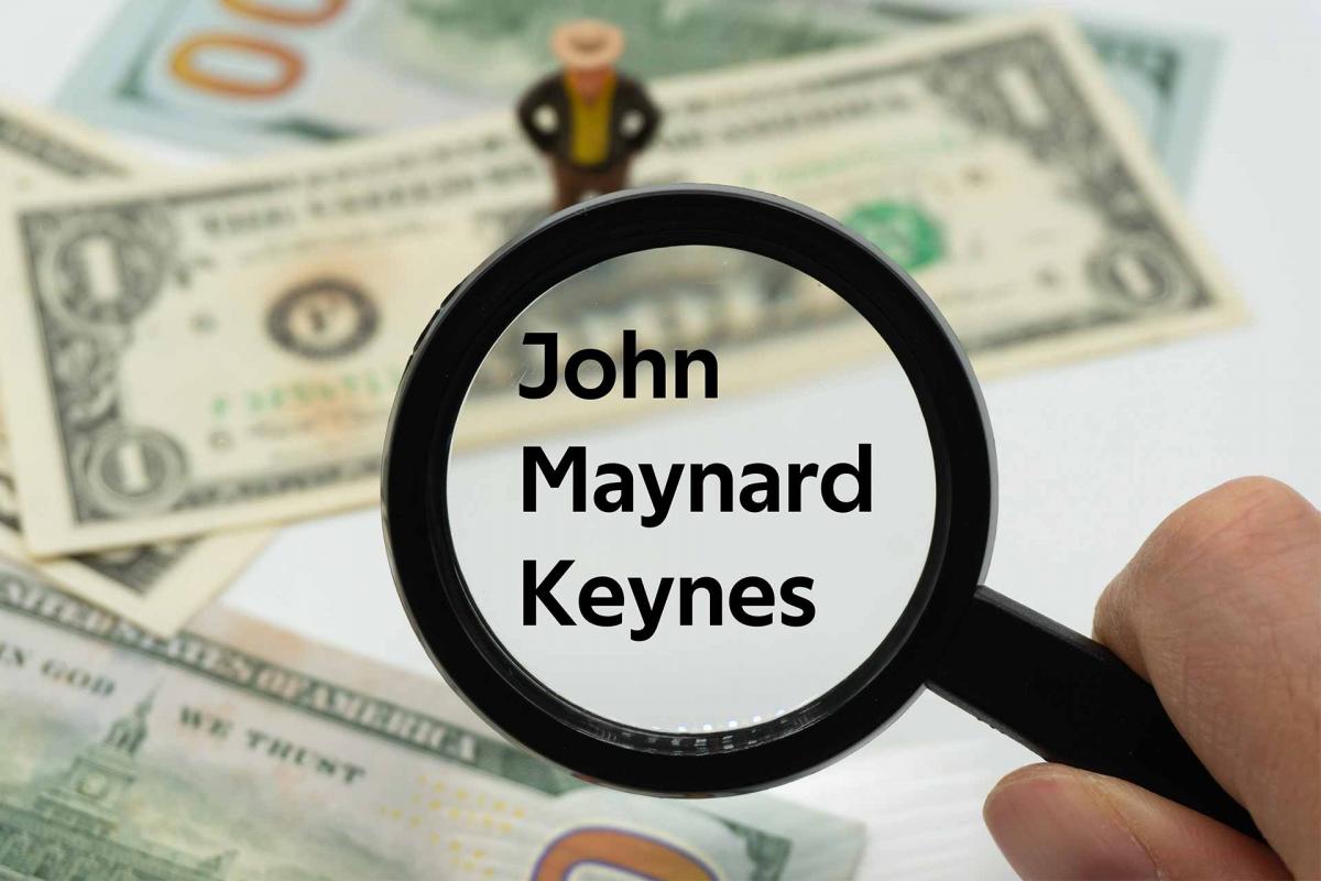 Lupa con el nombre de Keynes en el centro Lupa con el nombre de Keynes en el centro