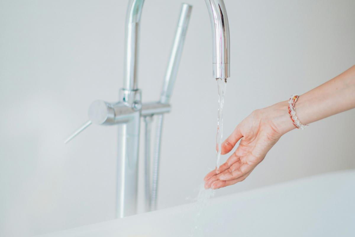 Grifo con agua Grifo con agua