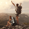 pareja en lo alto de una montaña